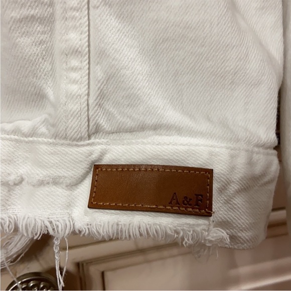 White distressed Abercrombie and Fitch Jean jacket - Picture 6 of 10